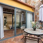 Hostal House